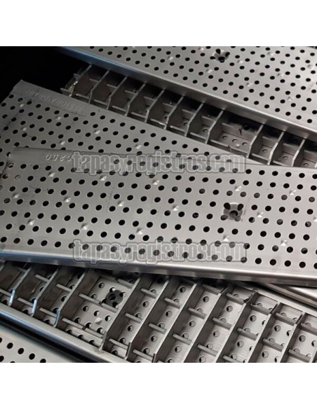 Rejilla de acero inoxidable 125x1000 mm de empotrar perforada reforzad C250 Rejilla de acero inoxidable 125x1000 mm de empotrar perforada reforzad C250