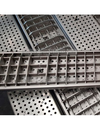 Rejilla de acero inoxidable 125x1000 mm de empotrar perforada reforzad C250 Rejilla de acero inoxidable 125x1000 mm de empotrar perforada reforzad C250